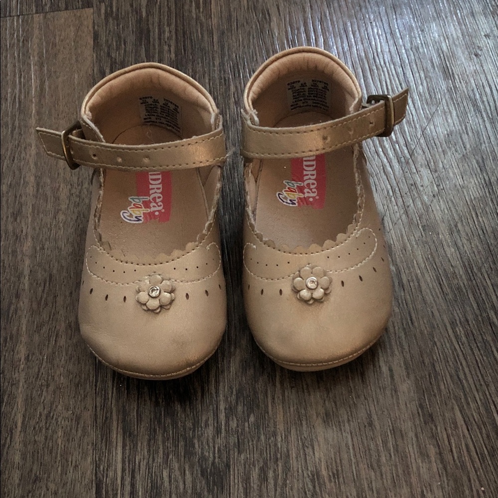 Toddler Floral Mary Jane Dress Shoes in Light Tan by Dreas (brand unclear)